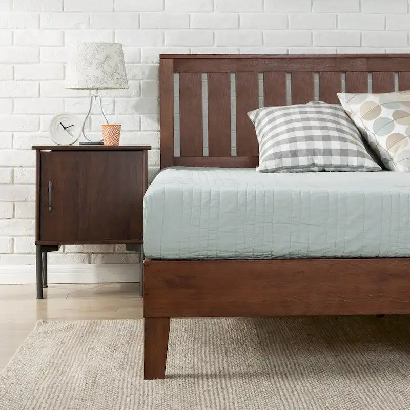 Letto a piattaforma in legno anticato Espresso con testiera