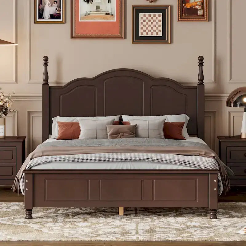 Letto a piattaforma in legno retrò con testiera