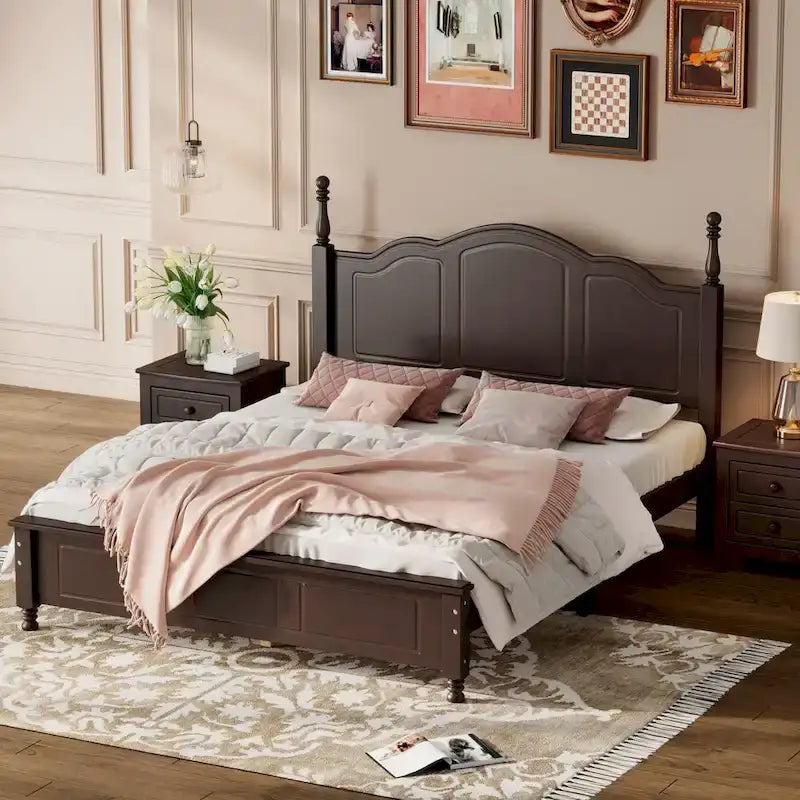 Letto a piattaforma in legno retrò con testiera
