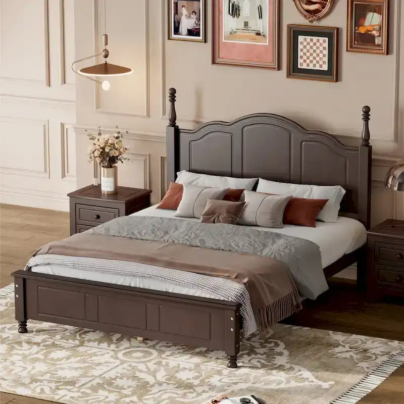 Letto a piattaforma in legno retrò con testiera