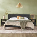 Letto King size in legno massello in stile Transizionale con testiera a pannelli