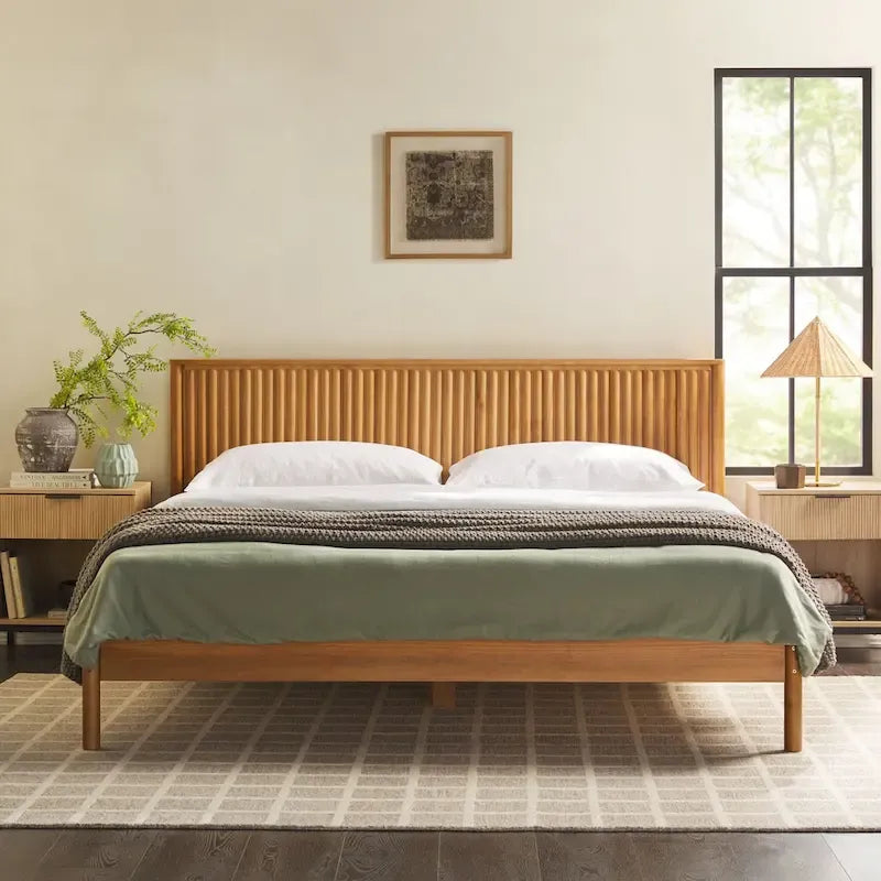 Letto King size in legno massello in stile Transizionale con testiera a pannelli