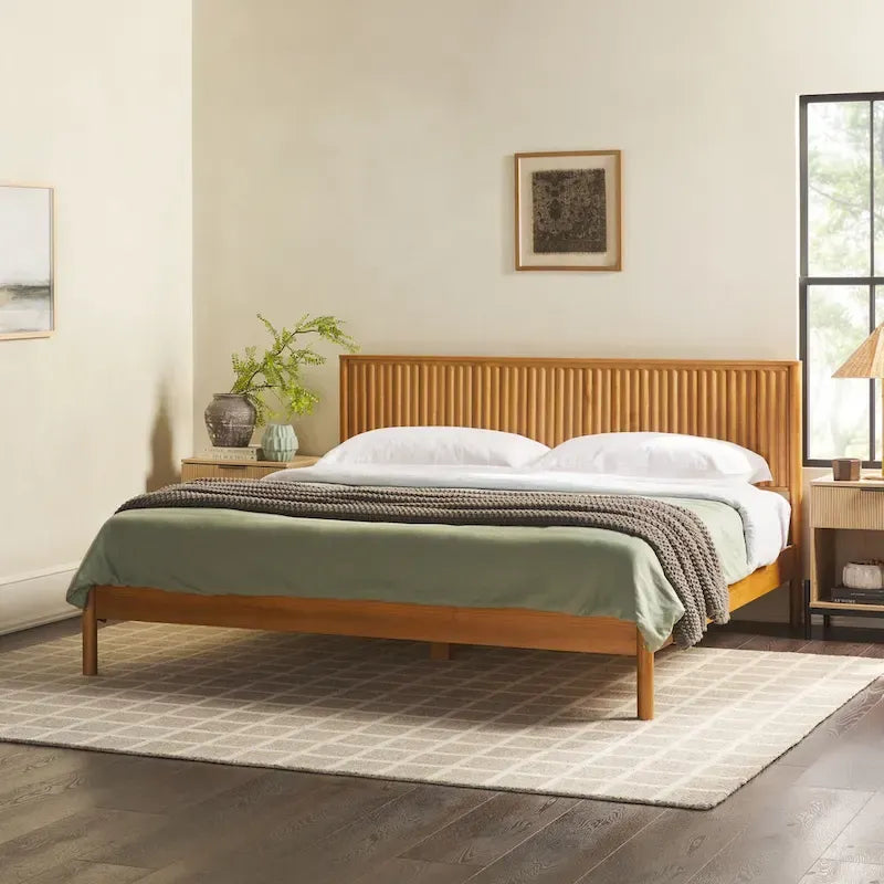 Letto King size in legno massello in stile Transizionale con testiera a pannelli