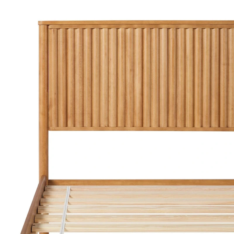 Letto King size in legno massello in stile Transizionale con testiera a pannelli