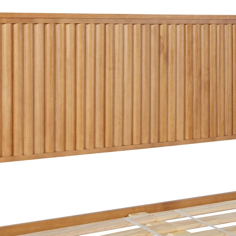Letto King size in legno massello in stile Transizionale con testiera a pannelli