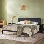 Letto King size in legno massello in stile Transizionale con testiera a pannelli