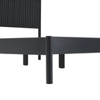 Letto King size in legno massello in stile Transizionale con testiera a pannelli