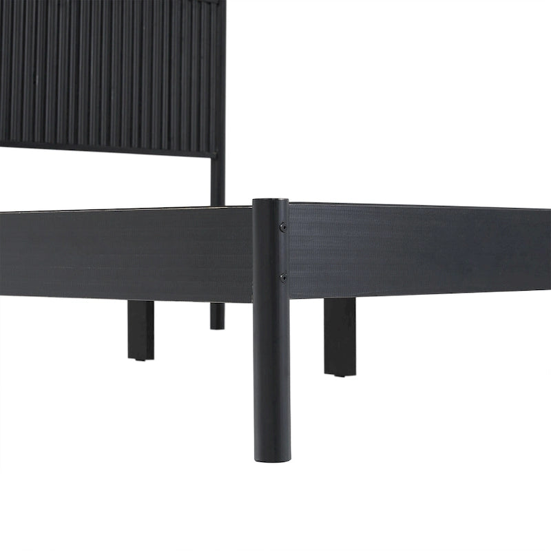 Letto King size in legno massello in stile Transizionale con testiera a pannelli