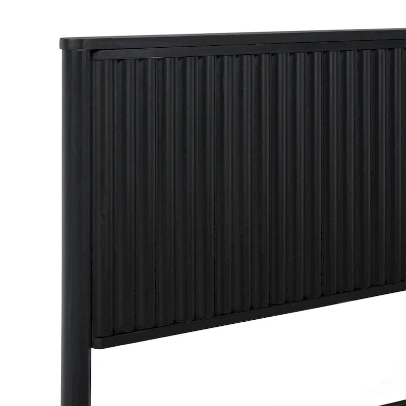 Letto King size in legno massello in stile Transizionale con testiera a pannelli